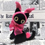 【送料無料】うさぎのフードの大きめ黒猫*あみぐるみ