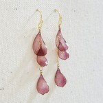 wine petals ワインカラーの花びらピアス〈再販5〉