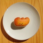 <再販・感謝価格>やや焼けパンくんのパンブローチneo
