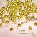 スターダストビーズ４㎜130個ゴールド