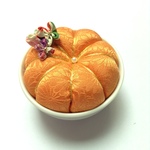 小花咲くお花のピンクッション