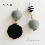 No.A138 アシメ♥︎ ベロア調 フロッキービーズ × ボーダー ピアス