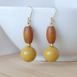 ◆レトロ調◆　ピアス　イエロー（黄色）　アクリルビーズとウッドビーズ　（樹脂ピアス・イヤリング変更可能）