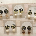 白い押し花のピアス
