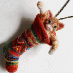 「Cat in Christmas Stockings」COLLECTION OF DAYDREAMS 　標本orブローチorネックレス　