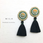 ☆1点もの☆ボヘミアンなグレー刺繍パーツとタッセルのピアス/イヤリング