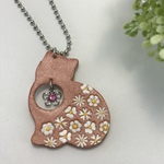 花いっぱい猫の小さなミラー付きキーホルダー（ふんわりピンク）