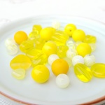 召しませ、イエロー　チェコビーズ　15g