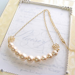 コットンパールとフラワーのネックレス