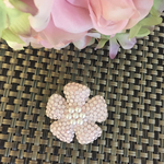 卒業、卒大人カワイイ♡お花ブローチ♡スワロフスキー。定形外送料込み。