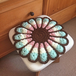 レトロでカラフルなお花円座　   rpweg