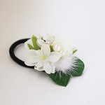 白い薔薇のファー付お花ヘアゴム