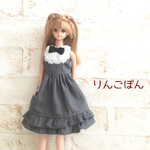 2段フリルのワンピース（27cmドールサイズ）