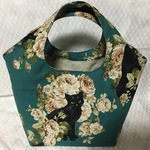 ゴージャス！な薔薇と黒猫のラウンドバッグ