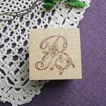 【SALE】イニシャルスタンプ「B」*3ｃｍ角*アンティーク復刻刺繍図案