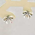 シルバーリボンのミニピアス