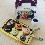 限定 ミニチュア ハロウィンドーナツ詰め合わせ BOX、ナイフ、フォークつき