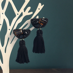 ビーズ刺繍ピアス(black×タッセル)
