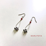 小さなお花のピアス