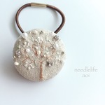 雪の中のsmoketree〜刺繍ヘアゴム