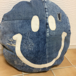 デニムダメージリメイクにこちゃんスマイルクッション2