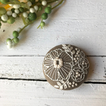 【ブローチorヘアゴム】刺繍Lineflower　カフェオレ