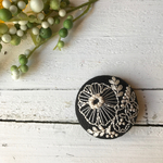【ブローチorヘアゴム】刺繍Lineflower　ブラック