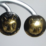 　チェコガラスボタン黒い金色猫イヤリング