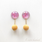 お花とからし色ビーズのピアス/イヤリング