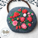 ローズガーデンの刺繍のヘアゴム