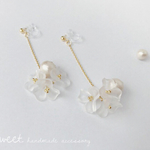 ほんわかブーケ♡white bouquet イヤリング/樹脂ノンホール/ピアス