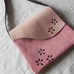 本革お花の透かし入り＊いちごみるく色のミニバッグ