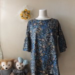 【ｔ様からのオーダーのお品】リバティ≪クロッシェ・メドウ≫ギャザースリーブチュニック（七分袖）ダークブルー