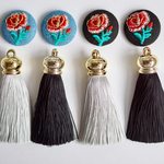 送料無料♡2way  刺繍ボタンタッセル ピアス イヤリング