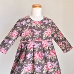 クラシックな花柄ワンピース　110サイズ