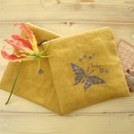 papillon刺繍のミニポーチ