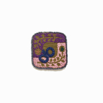 ぶどう色のしかくブローチ
