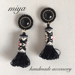 229.チロリアンタッセル【黒】ビーズ刺繍ピアス・イヤリング