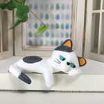 つまらなくてウダウダする猫  粘土細工の置物［インテリア］