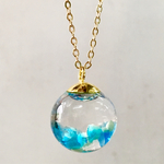 琉球ガラスと星砂のガラスドームネックレス（水色）