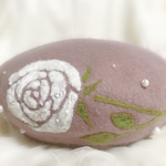  ふわふわ白薔薇のベレー帽 