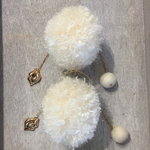 ポンポンピアス(ホワイト×ゴールド)