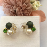 スノーパールとお花のビジューノンホールピアス(樹脂イヤリング)　 (54)