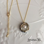 べっ甲リングコットンパールロングネックレス【２個以上購入で送料無料】