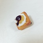 ひとつだけちょうだいブローチ～プリンデニッシュ～
