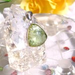 ☆１点もの☆生命力復活☆疲労回復☆グリーントルマリン★ペンダントトップ★１６．３×１５ｍｍ（バチカン含む全長２６ｍｍ）★材質Silver 925★