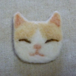 ねこのかおブローチ（ベージュ）