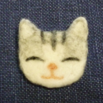 ねこのかおブローチ（グレー）