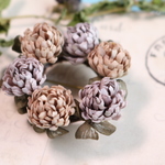 布花　２色使いのしろつめ草のリースブローチ