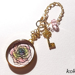 【切り絵レジン】虹色バラ　バッグチャーム